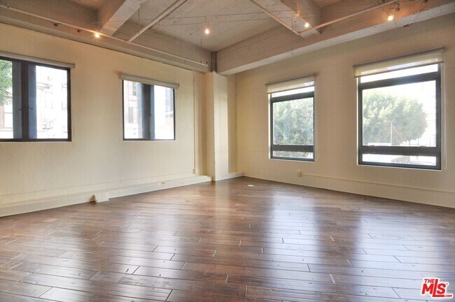 Building Photo - 849 S Broadway