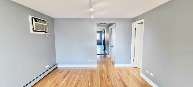 Building Photo - 5632 W 63rd Pl