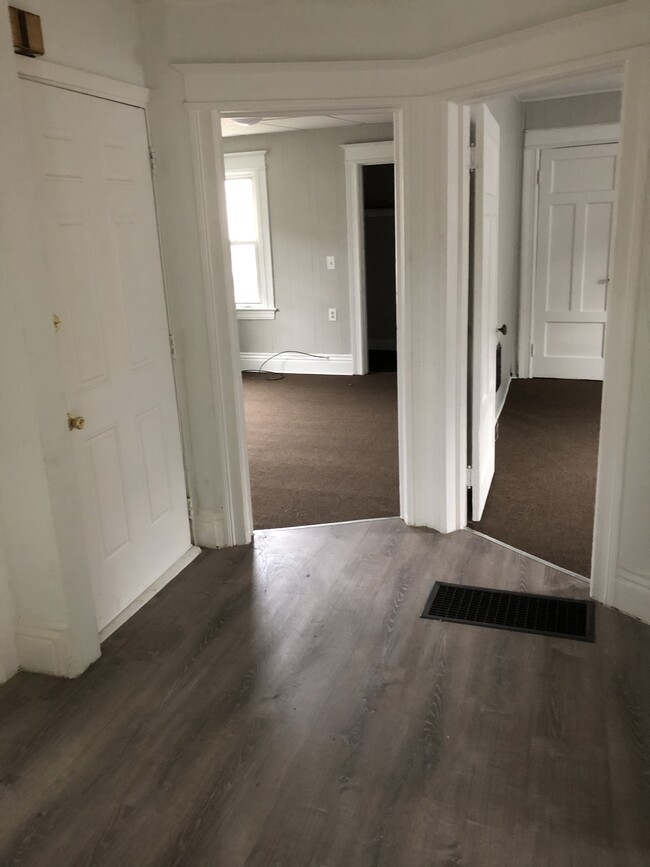 3 Shafer St Unit UPPER, Rochester, NY 14609 - Apartments in Rochester ...