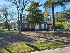 Building Photo - 6811 Radial Dr