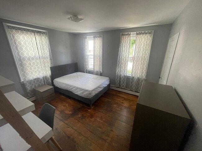 Building Photo - 162 Transit St