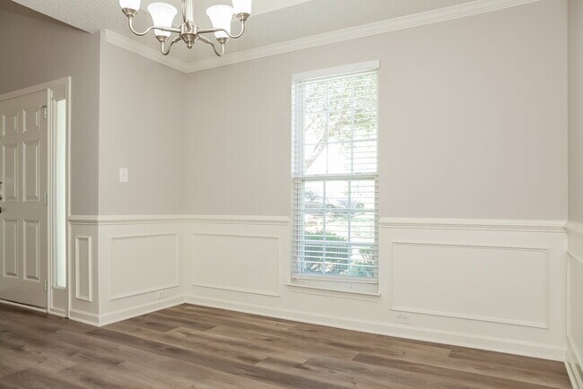 Building Photo - 6004 Shining Oak Ln