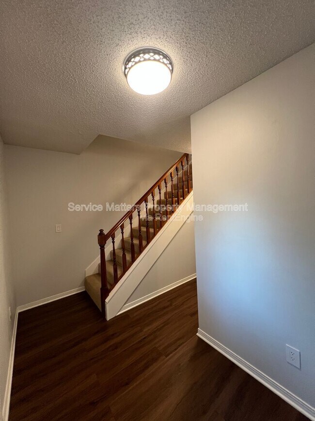 Foto del edificio - 6004 Players Pl