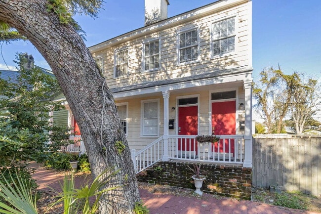 Building Photo - Charming Downtown Savannah Rental Property
