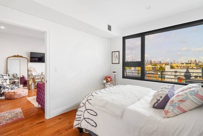 Building Photo - 4002 Broadway