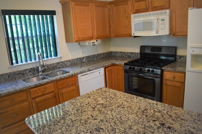 Building Photo - 5810 Moonbeam Dr