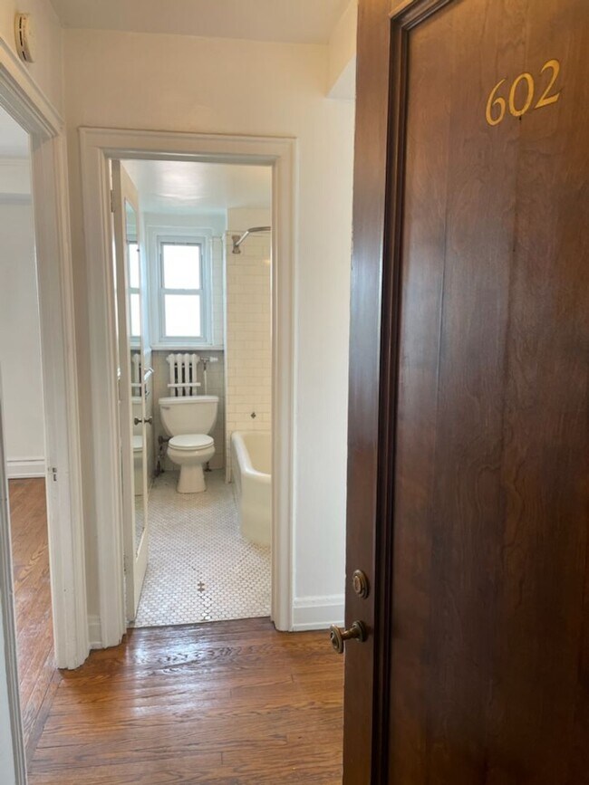 New King Edward Apartments Rentals in Pittsburgh at 4601 Bayard St