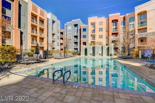 Building Photo - 38 E Serene Ave