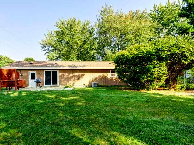 Building Photo - 331 Woodland Dr