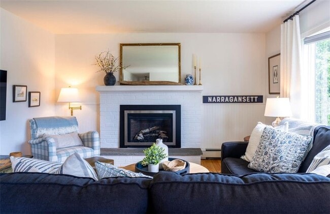 Building Photo - 11 N Hillview Dr