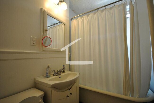 Foto del edificio - Nicely renovated 1 bed near the Green Line in Allston.