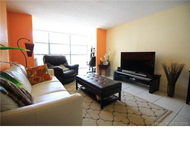 Building Photo - 600 Parkview Dr