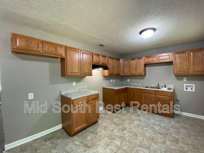 Building Photo - 3643 Debby Dr