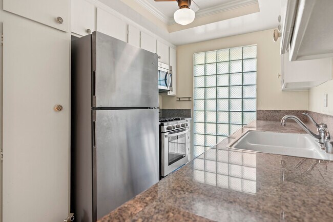 Kitchen - 10803 Blix St