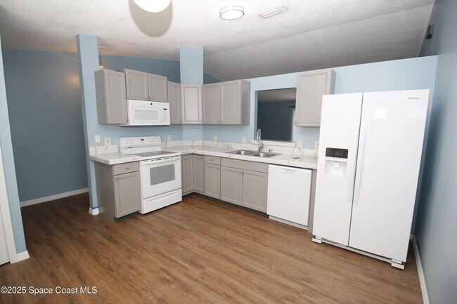 Building Photo - 399 Fluvia Ave SE
