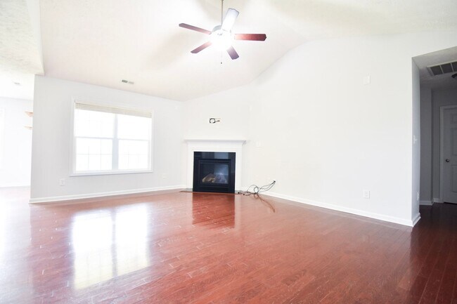 Foto del edificio - 3 BEDROOM 2 BATHROOM - PETS CONSIDERED