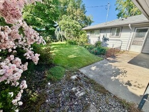 Building Photo - 1712 SE 104th Ave