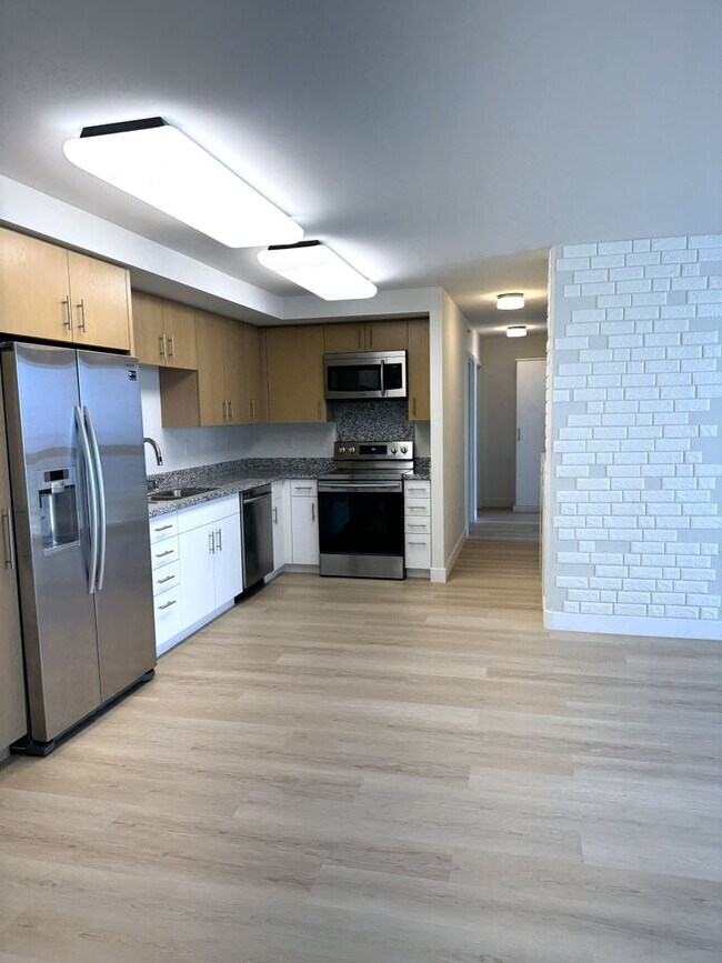 Foto del edificio - Ke Kilohana - Renovated High Floor 3 Bedroom 2 Bath 2 Parking in Ward Village