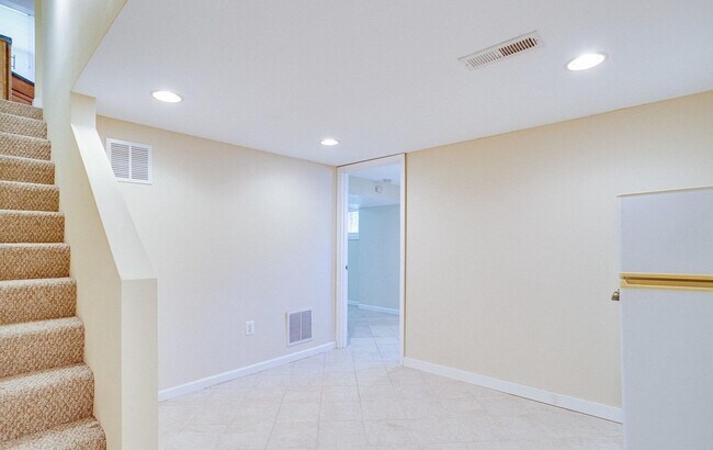 Basement - 4605 Akron St