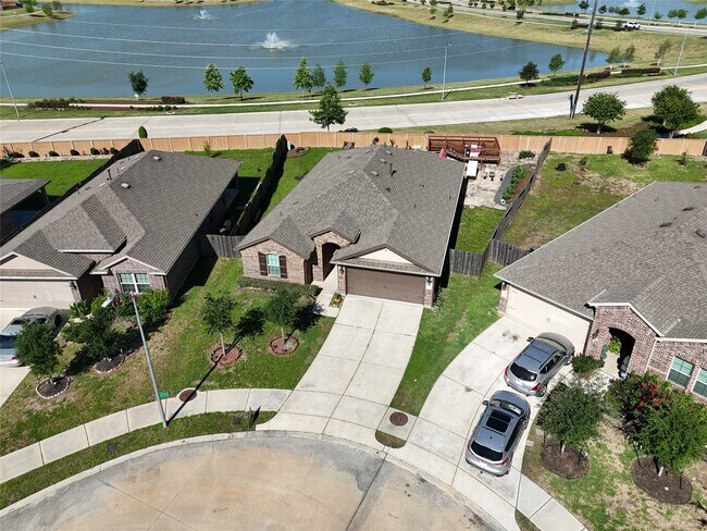 Foto del edificio - 7206 Highland Chase Dr