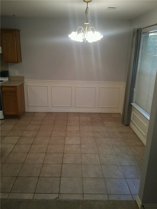 Foto del edificio - 946 W Peachtree Dr