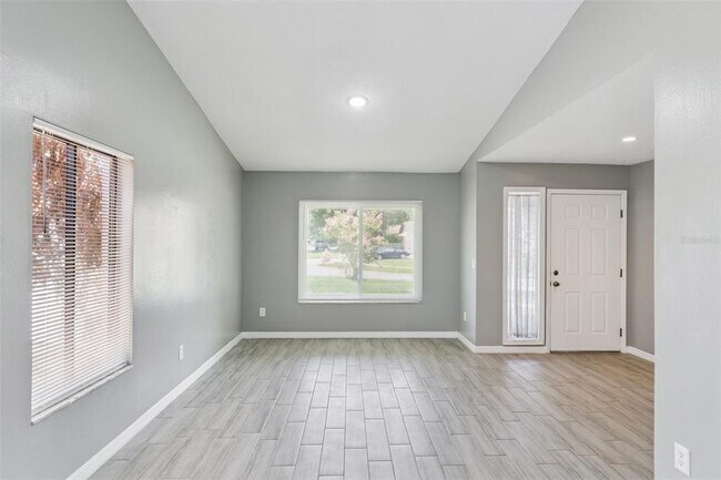 Building Photo - 1431 Sackett Cir