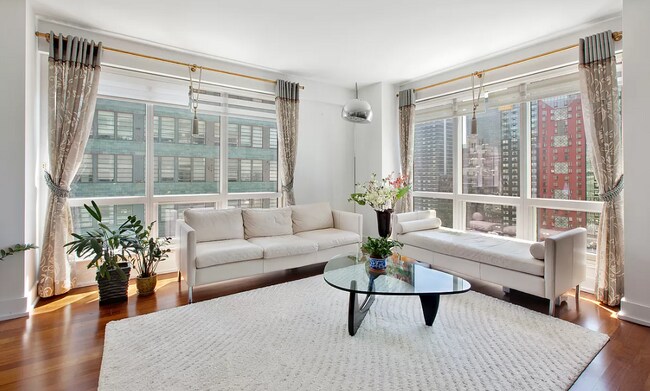 Building Photo - 350 W 42nd St