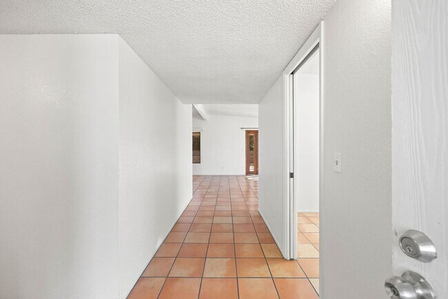 Foto del edificio - Nice Eastside 4 Bedroom Home