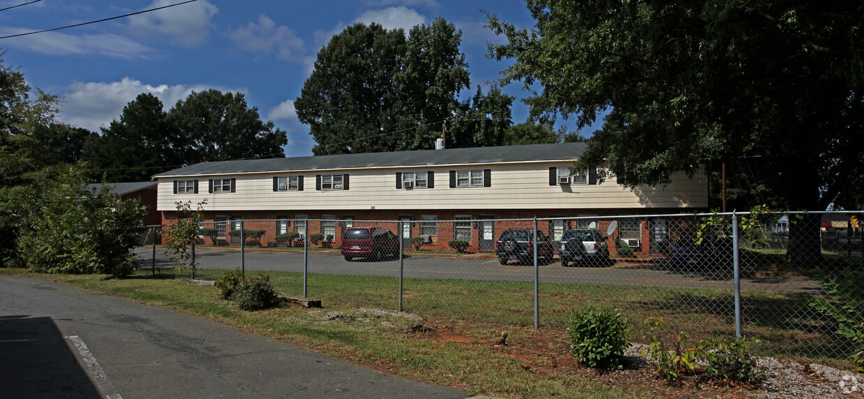 Building Photo - Bradford Apartments