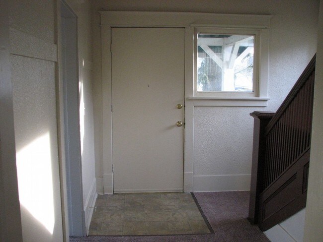 Building Photo - 4302 S. Yakima Ave- 3 bedroom