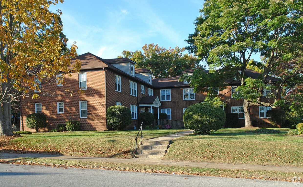 353355 Highland Ave SW, Roanoke, VA 24016 Apartments in Roanoke, VA