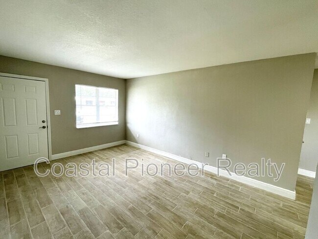 Foto del edificio - 8310 Croton Ave