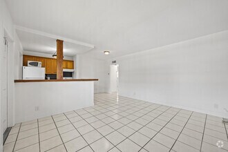 Building Photo - 5050 Bayview Dr