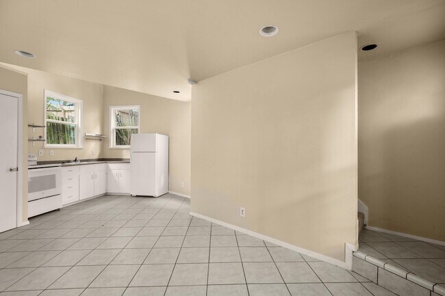 Foto del edificio - 3302 Hemlock Ave