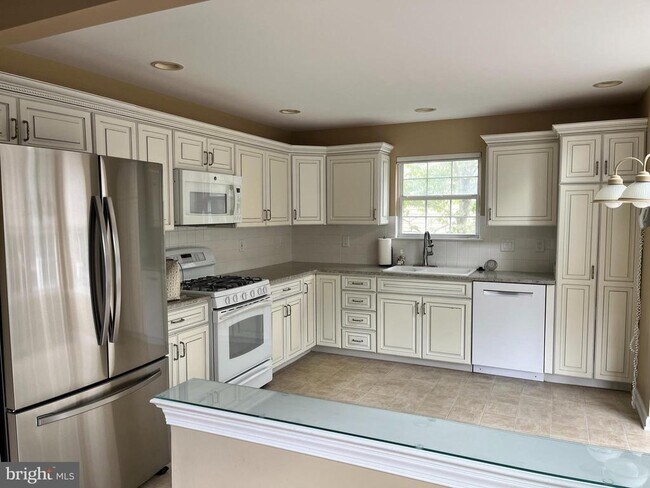 Building Photo - 144 Medinah Dr