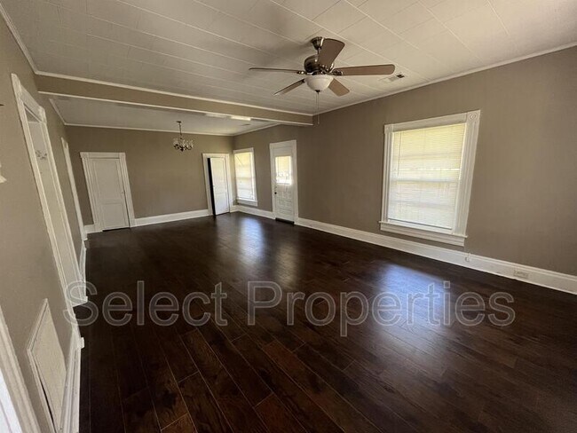 Foto del edificio - 904 W Oak Ave