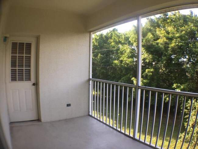 Building Photo - 5612 Rose Garden Unit 102