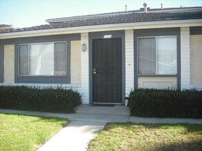 Building Photo - 2552 Sextant Ave