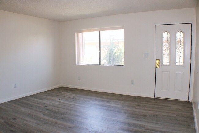 Building Photo - 529 Knotts St