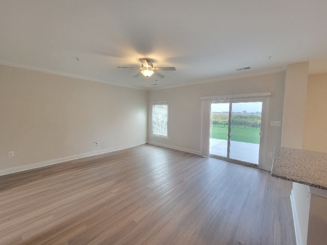 Building Photo - 10054 Roulette Dr