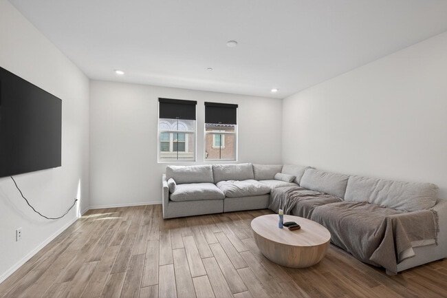 Building Photo - 2629 S Equestrian Dr