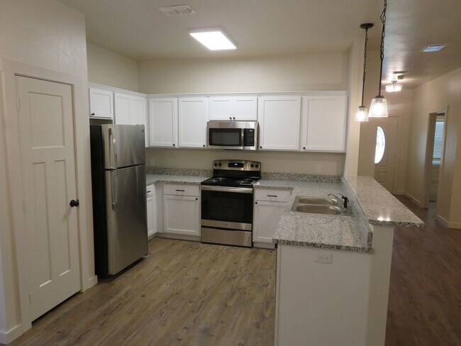 Building Photo - Beautiful Home Located Near Texas Tech Uni...