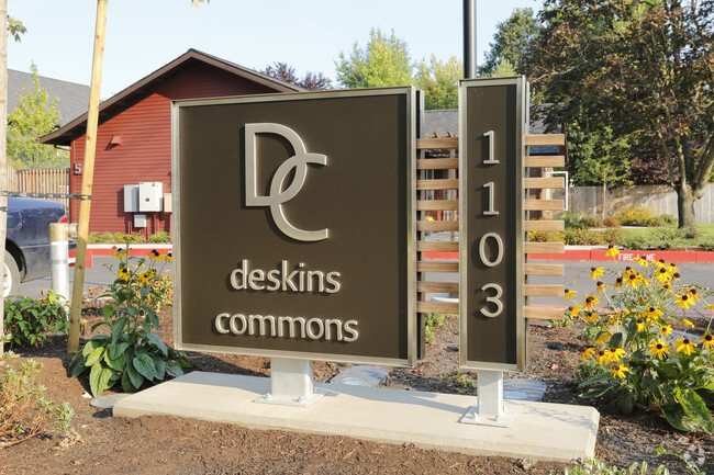 Foto del edificio - Deskins Commons Apartments