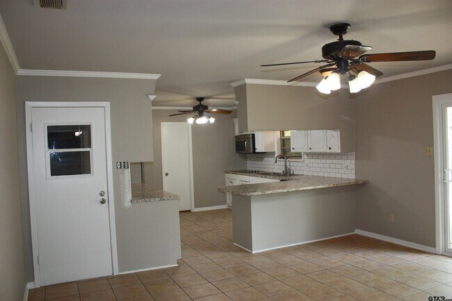 Building Photo - 107 Senter Ave