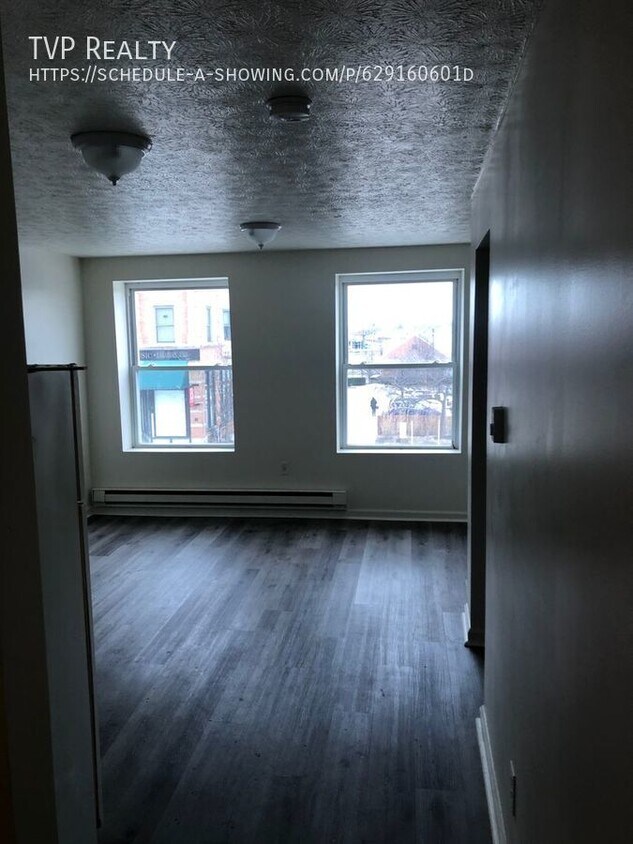 Building Photo - 410 Broadway
