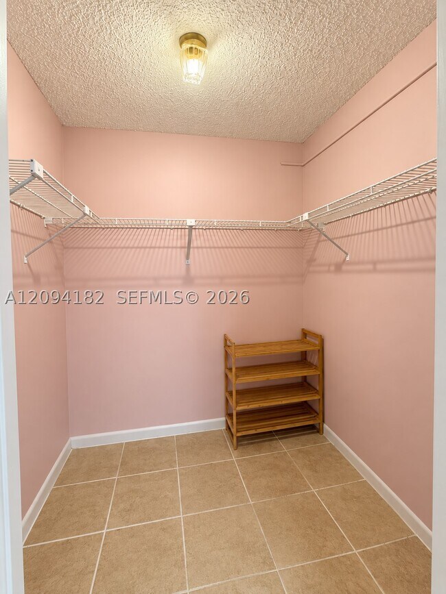 Foto del edificio - 17011 N Bay Rd