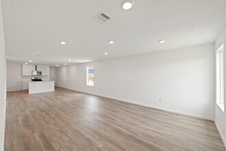 Building Photo - 40847 Hawthorne Glades St