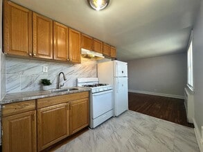 Building Photo - 7117 Castor Ave