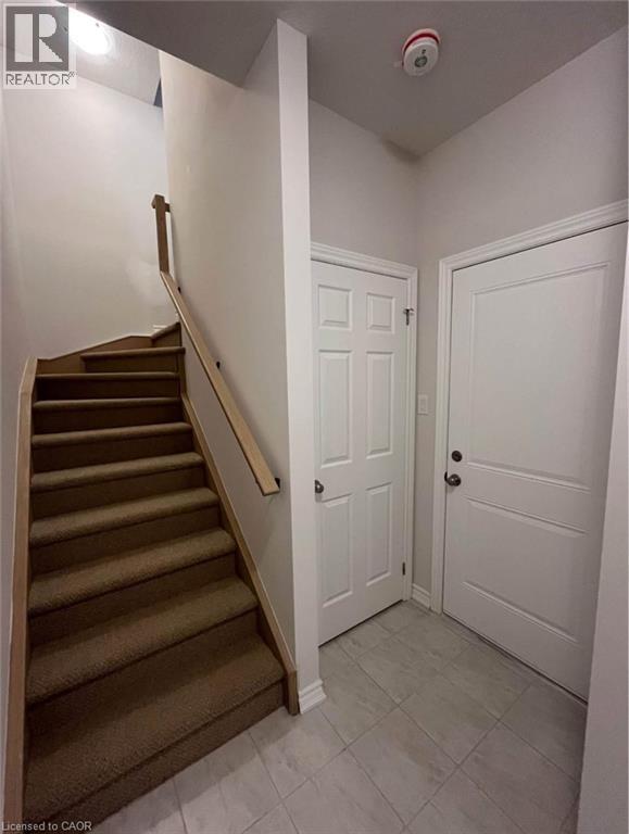 Building Photo - 677 Park Rd N