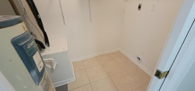 Building Photo - 3492 Fox Hollow Dr